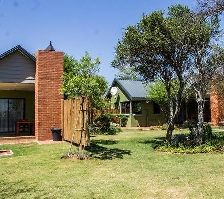 Chameleon Bush Lodge Hammanskraal Εξωτερικό φωτογραφία