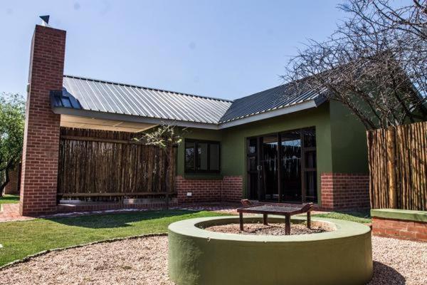 Chameleon Bush Lodge Hammanskraal Εξωτερικό φωτογραφία