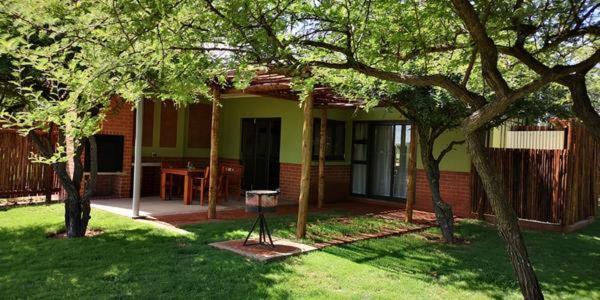 Chameleon Bush Lodge Hammanskraal Εξωτερικό φωτογραφία