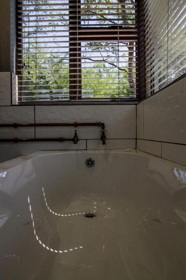 Chameleon Bush Lodge Hammanskraal Εξωτερικό φωτογραφία